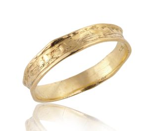 Textured Men's Wedding Ring in Yellow Gold