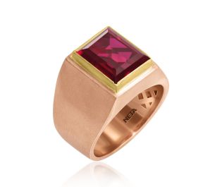 Onyx and yellow gold signet ring 